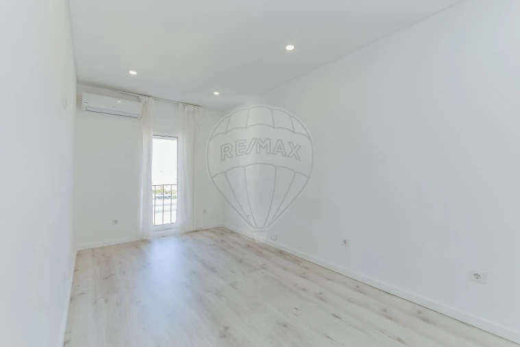 Apartamento T3 para Arrendamento em Olivais Foto 5