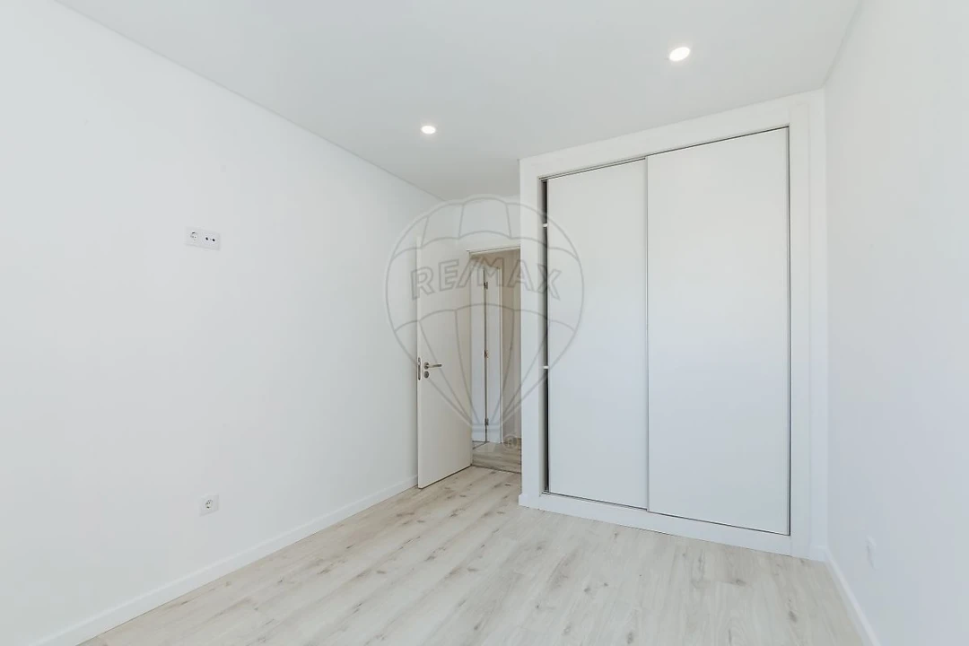 Apartamento T3 para Arrendamento em Olivais Foto 2