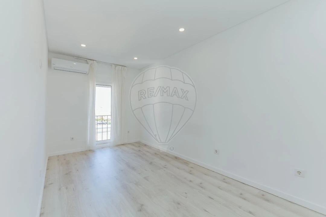 Apartamento T3 para Arrendamento em Olivais Foto 5