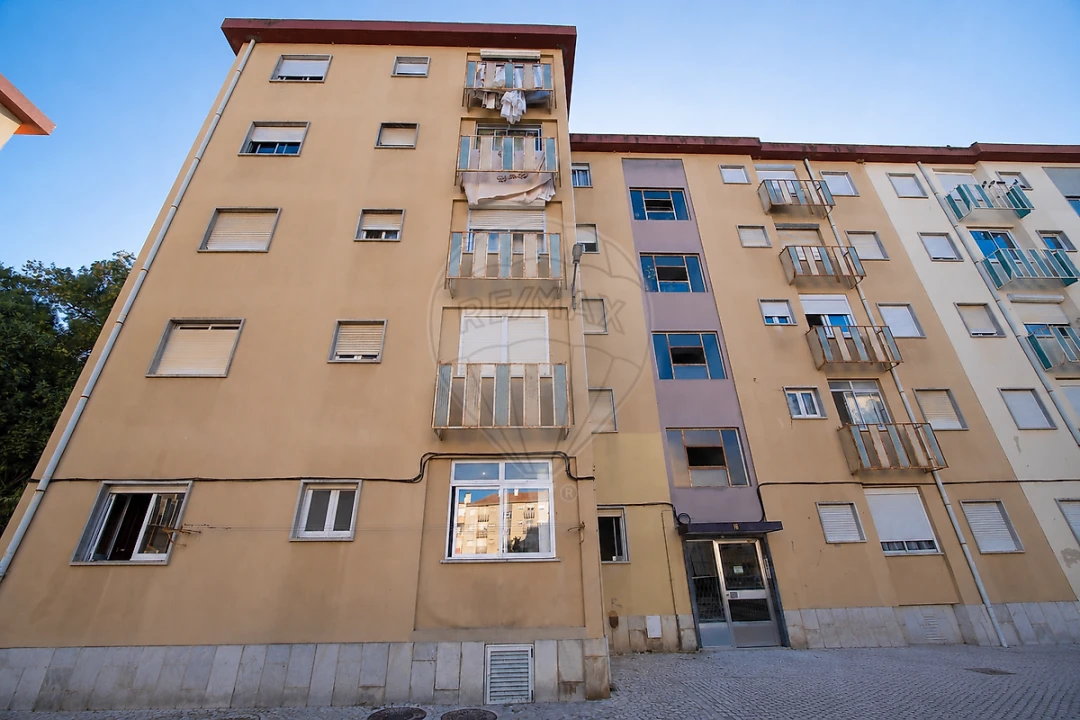 Apartamento T3 para Venda em Castanheira do Ribatejo e Cachoeiras Foto 1