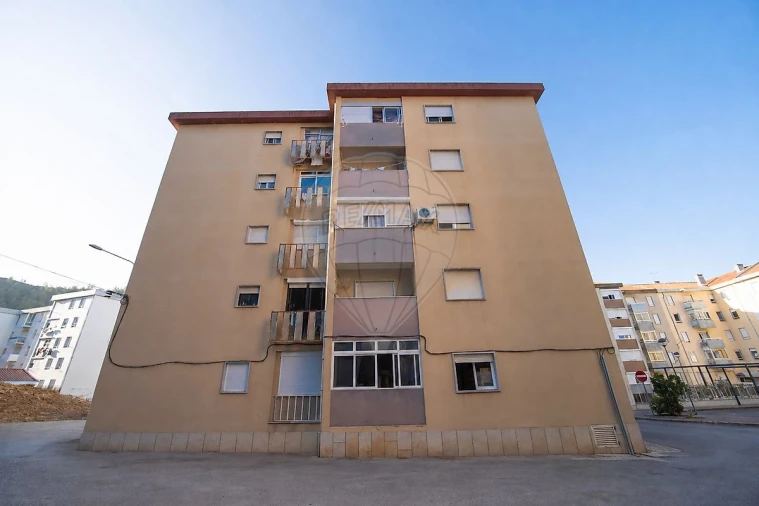 Apartamento T3 para Venda em Castanheira do Ribatejo e Cachoeiras Foto 2