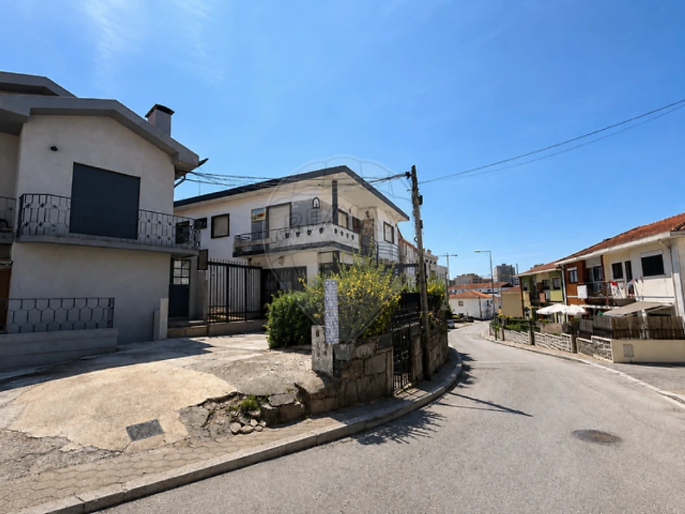 Moradia T2 para Venda em Oliveira do Douro Foto 8