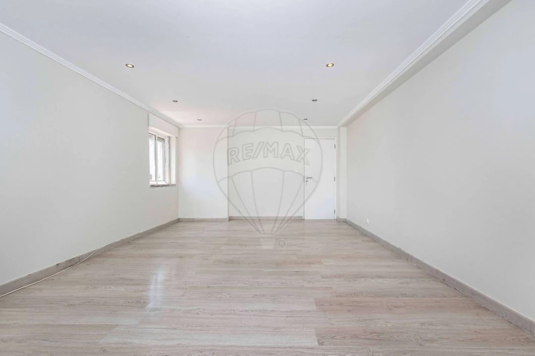Apartamento T2 para Venda em Agualva e Mira-Sintra Foto 13