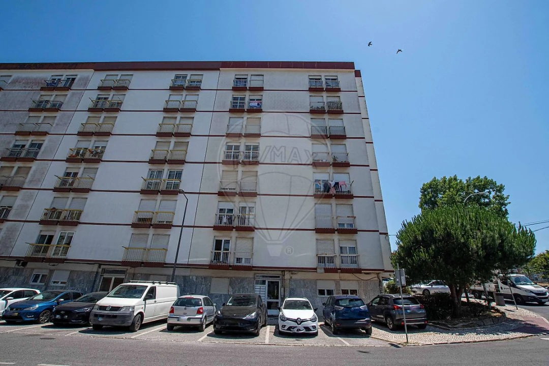Apartamento T2 para Venda em Agualva e Mira-Sintra Foto 5