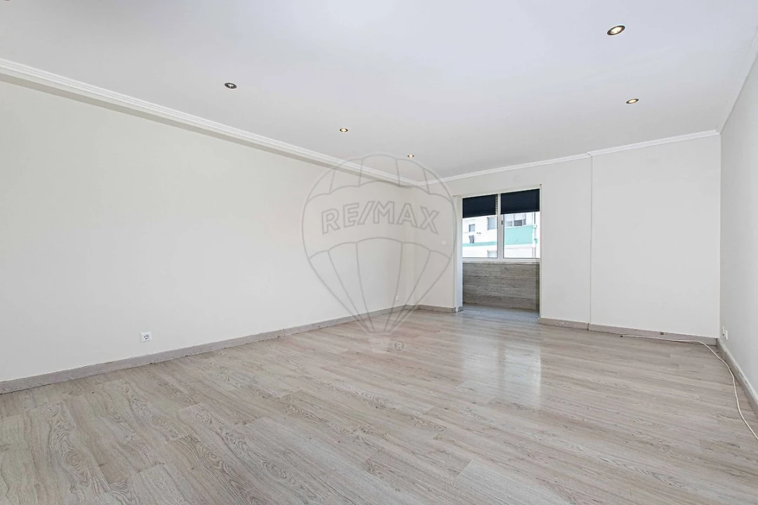 Apartamento T2 para Venda em Agualva e Mira-Sintra Foto 10