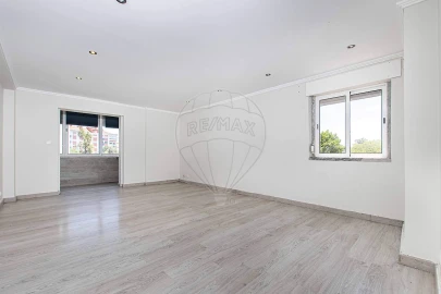 Apartamento T2 para Venda em Agualva e Mira-Sintra