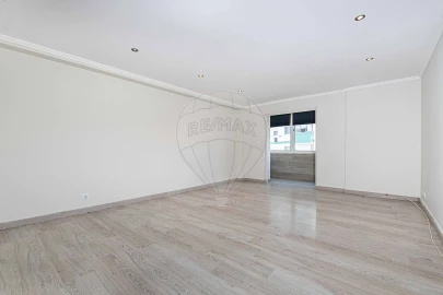 Apartamento T2 para Venda em Agualva e Mira-Sintra
