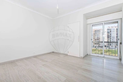 Apartamento T2 para Venda em Agualva e Mira-Sintra