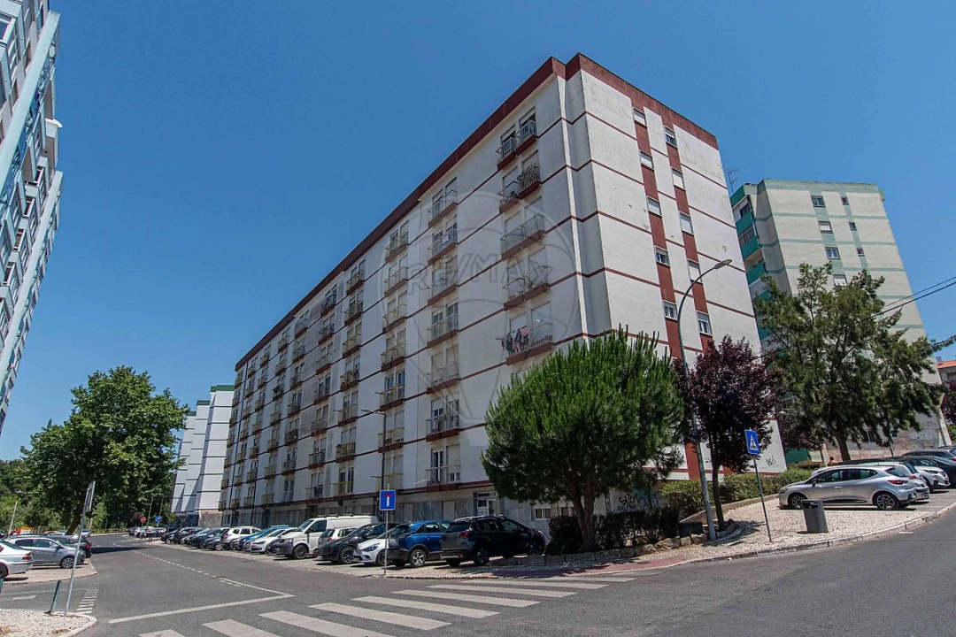 Apartamento T2 para Venda em Agualva e Mira-Sintra Foto 2
