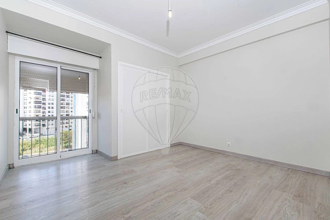 Apartamento T2 para Venda em Agualva e Mira-Sintra Foto 7