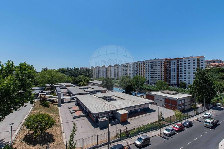 Apartamento T2 para Venda em Agualva e Mira-Sintra Foto 20
