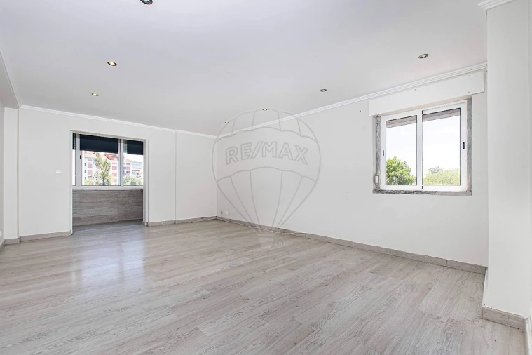 Apartamento T2 para Venda em Agualva e Mira-Sintra Foto 11