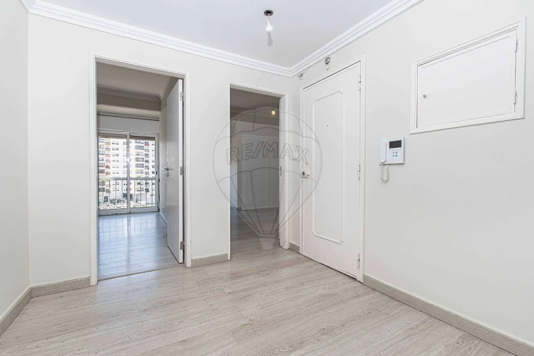 Apartamento T2 para Venda em Agualva e Mira-Sintra Foto 18