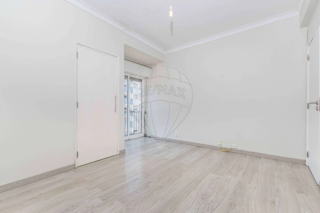 Apartamento T2 para Venda em Agualva e Mira-Sintra Foto 6