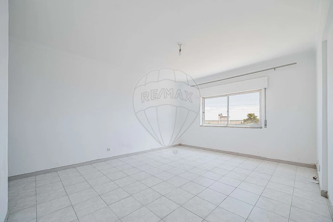 Apartamento T2 para Venda em Alverca do Ribatejo e Sobralinho Foto 3