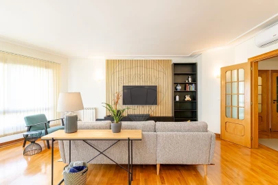 Apartamento T3 para Arrendamento em Sacavém e Prior Velho