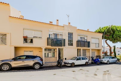 Apartamento T1 para Venda em Carnaxide e Queijas