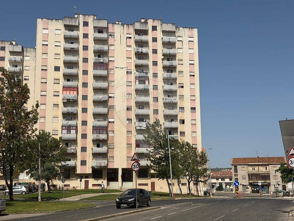 Apartamento T3 para Venda em Carregado e Cadafais Foto 10