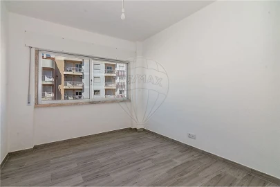 Apartamento T3 para Arrendamento em Arruda dos Vinhos