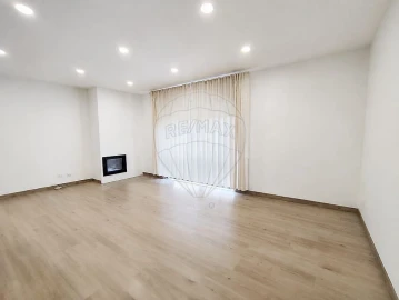 Apartamento T2 para Arrendamento em Perafita, Lavra e Santa Cruz do Bispo