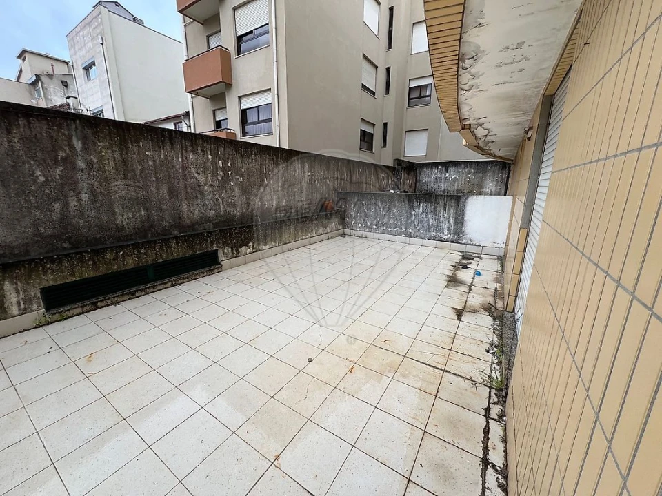Loja para Arrendamento em Espinho Foto 1