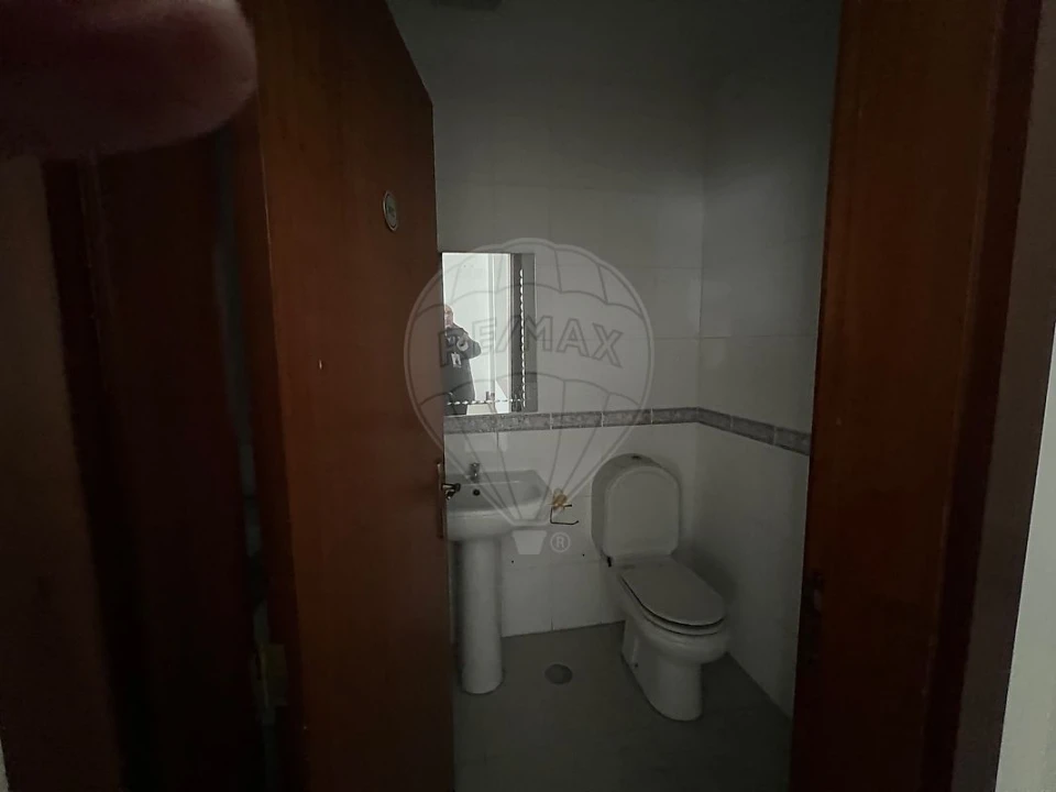 Loja para Arrendamento em Espinho Foto 4