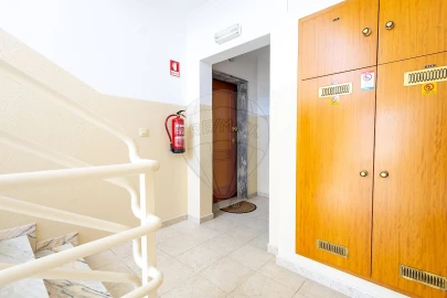 Apartamento T1 para Venda em Carregado e Cadafais