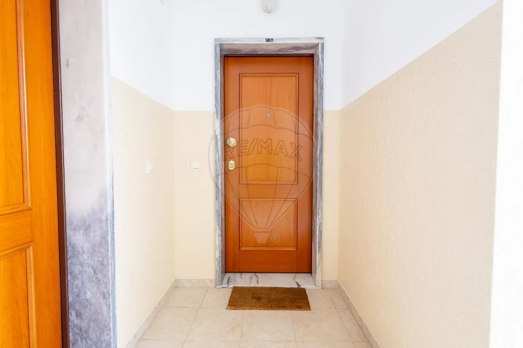 Apartamento T1 para Venda em Carregado e Cadafais Foto 16