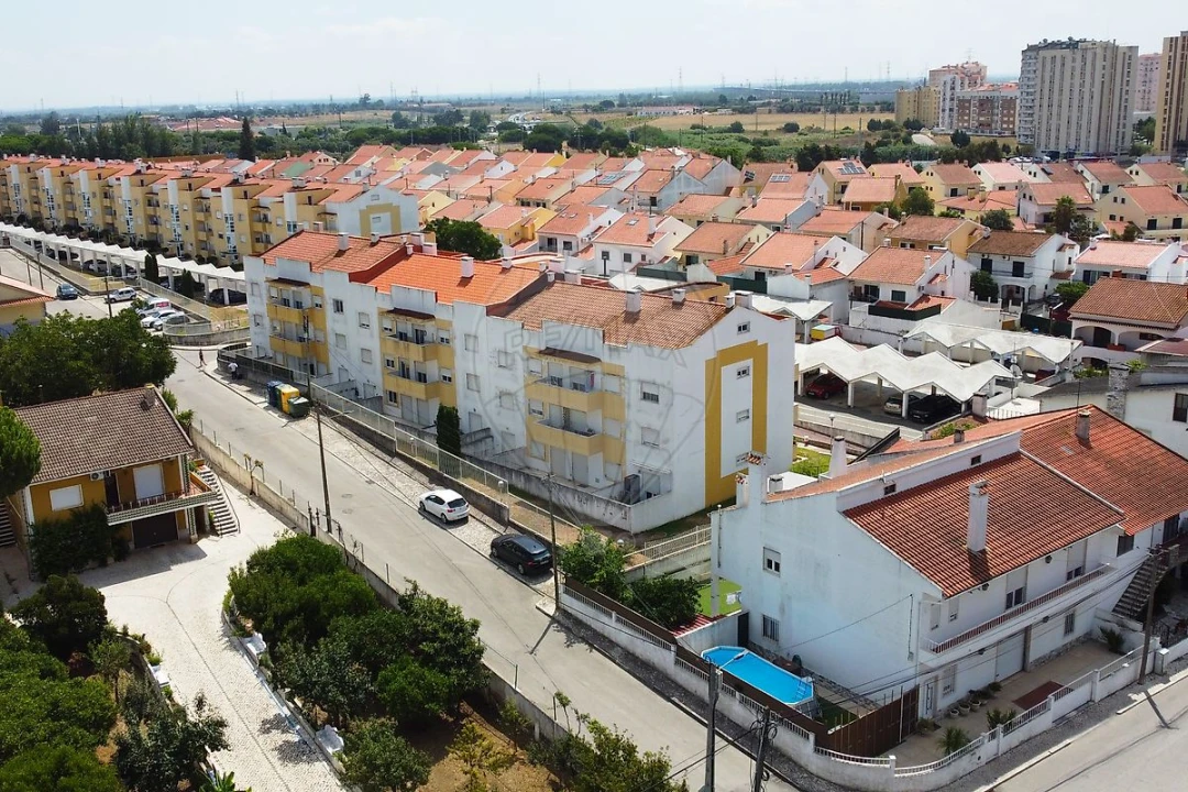 Apartamento T1 para Venda em Carregado e Cadafais Foto 28
