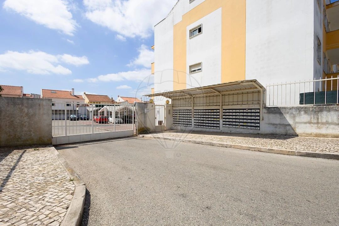 Apartamento T1 para Venda em Carregado e Cadafais Foto 25