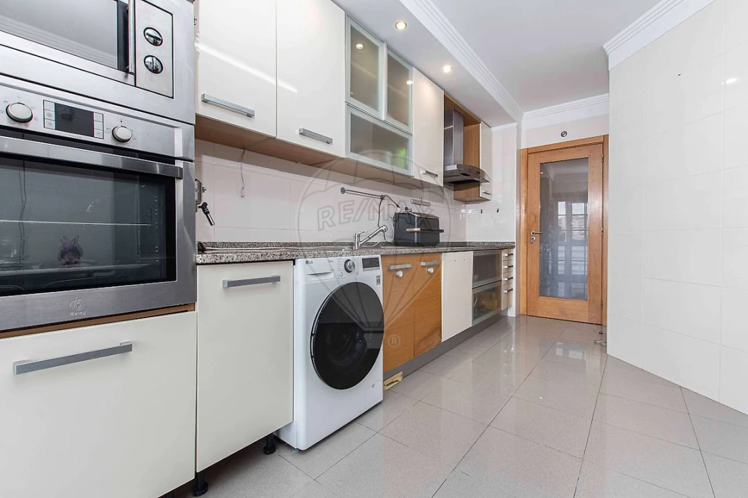 Apartamento T4 para Venda em São Domingos de Rana Foto 13
