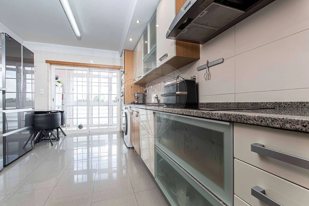 Apartamento T4 para Venda em São Domingos de Rana Foto 12