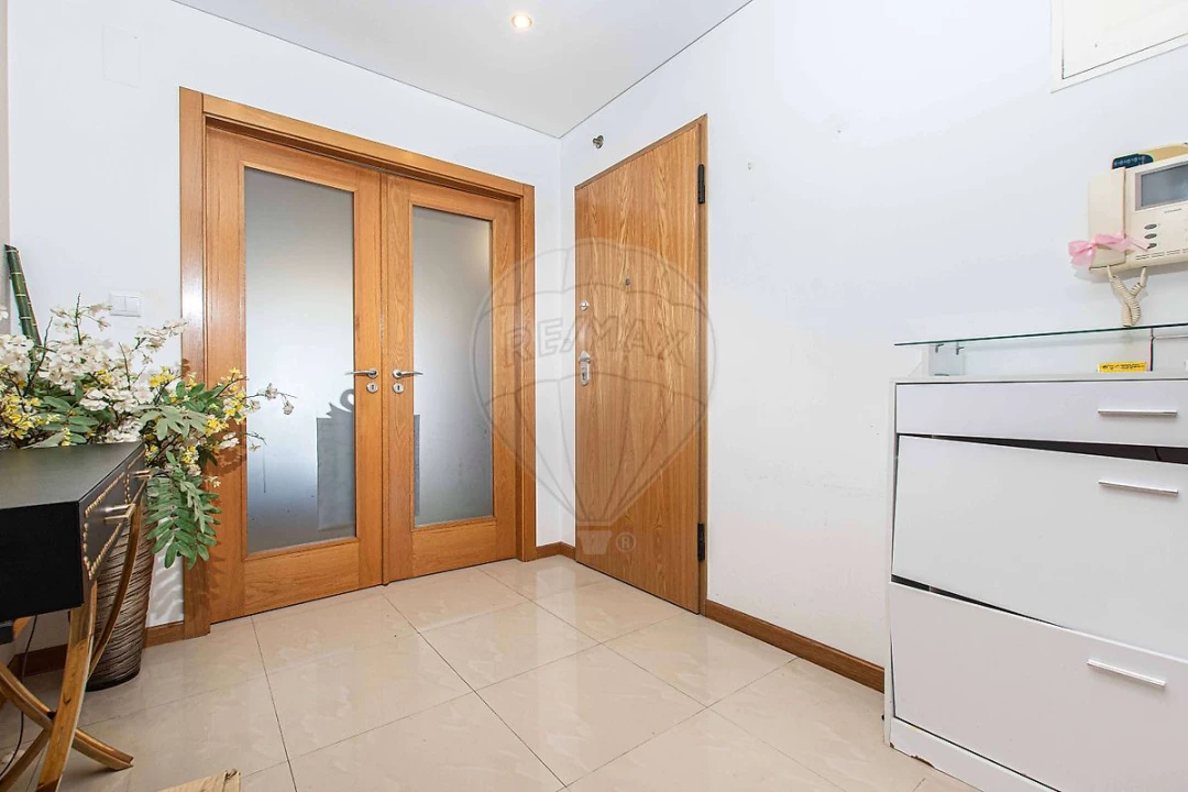 Apartamento T4 para Venda em São Domingos de Rana Foto 2
