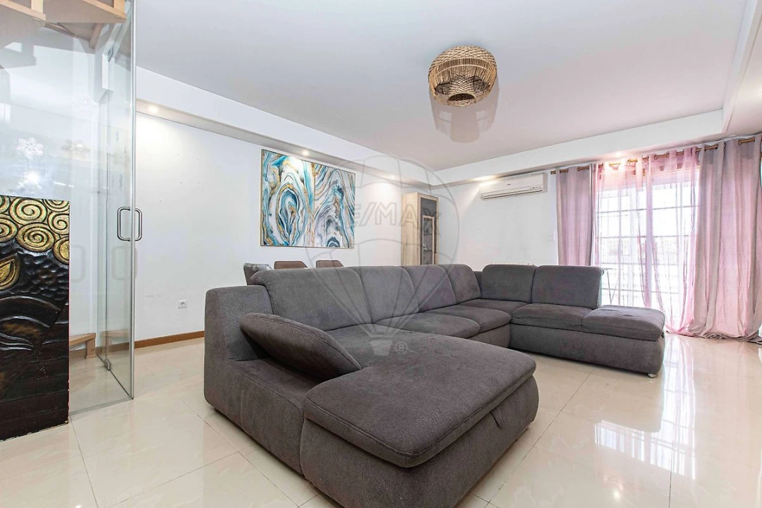 Apartamento T4 para Venda em São Domingos de Rana Foto 5