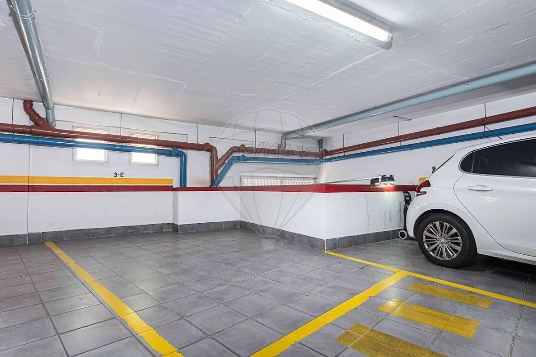 Apartamento T4 para Venda em São Domingos de Rana Foto 21