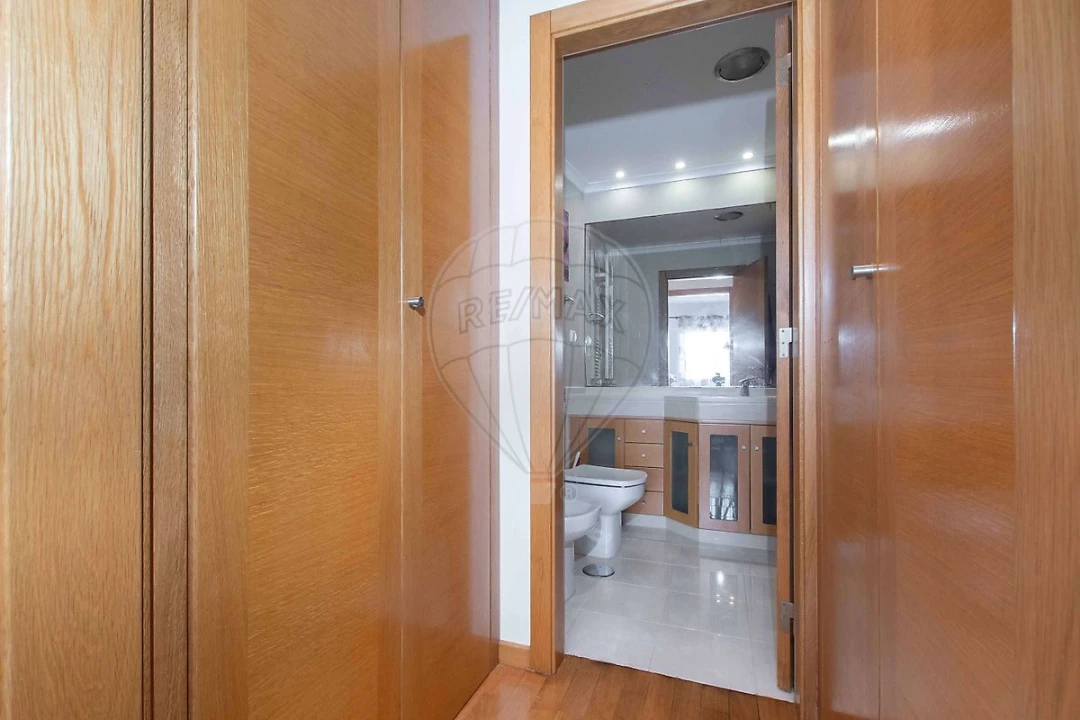 Apartamento T4 para Venda em São Domingos de Rana Foto 19