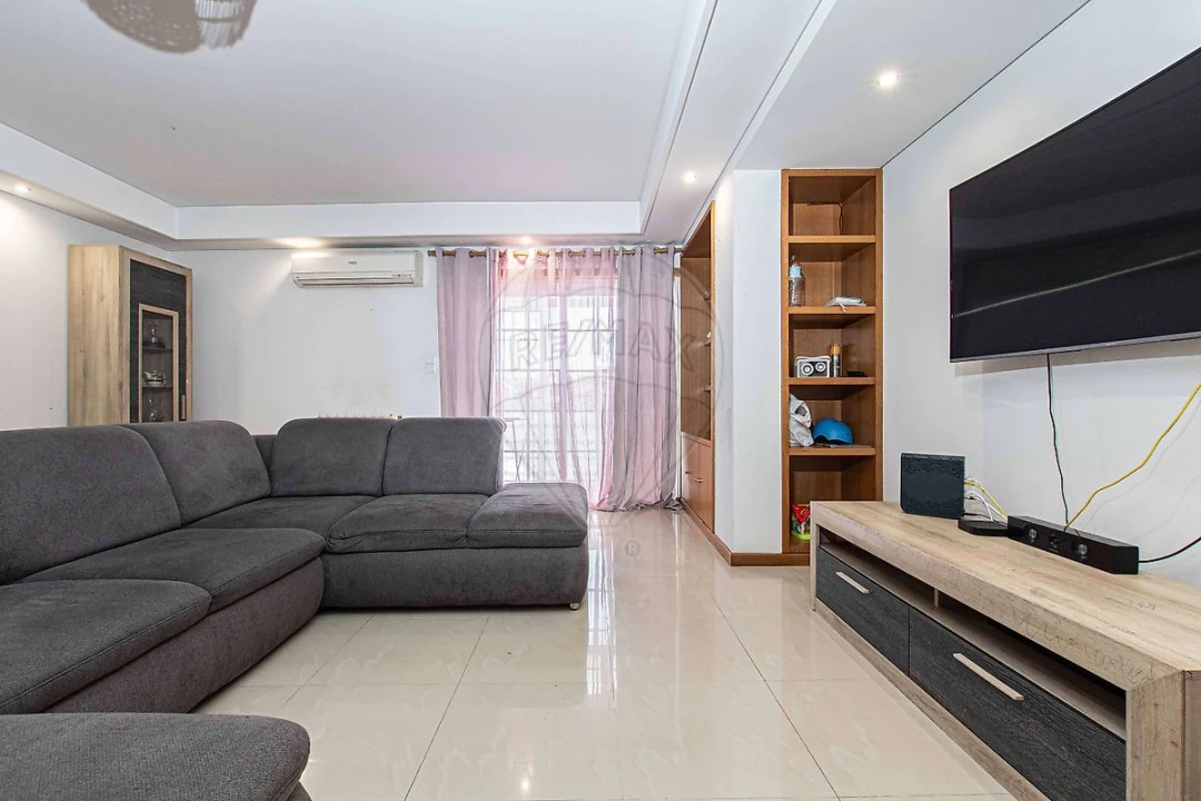 Apartamento T4 para Venda em São Domingos de Rana Foto 4