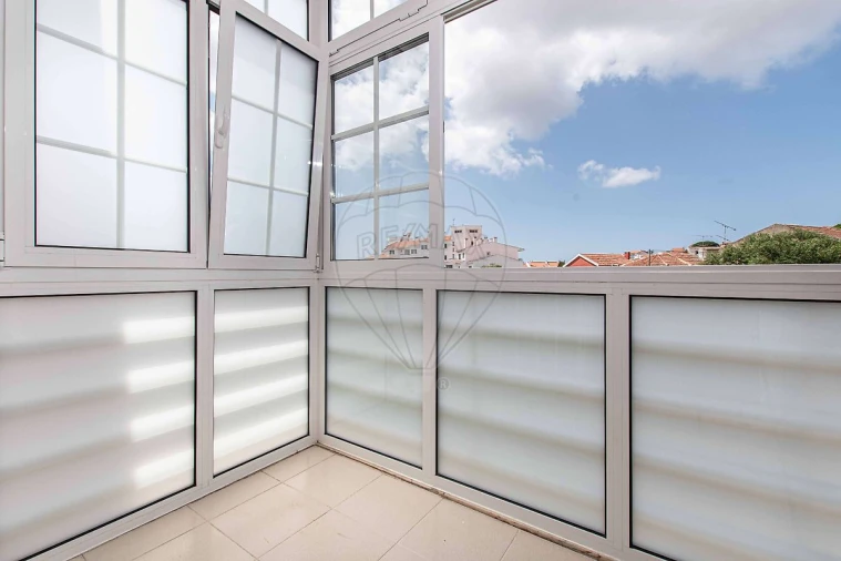 Apartamento T4 para Venda em São Domingos de Rana Foto 15