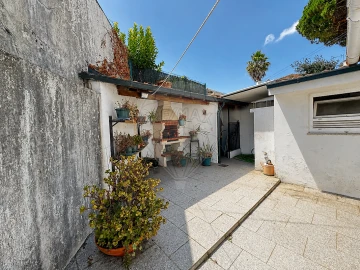 Moradia T4 para Venda em Campanhã