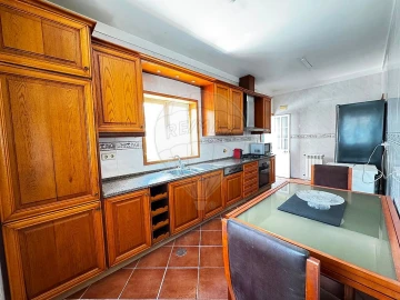 Moradia T4 para Venda em Campanhã