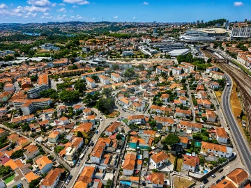 Moradia T4 para Venda em Campanhã