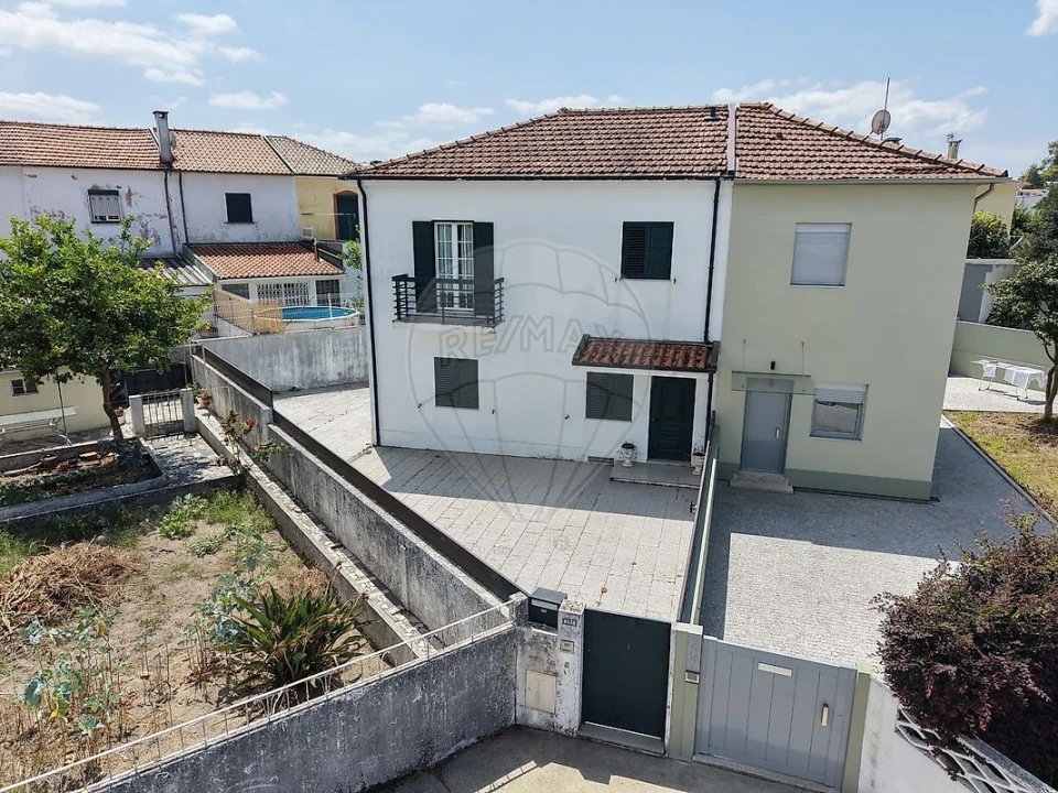 Moradia T4 para Venda em Campanhã Foto 1