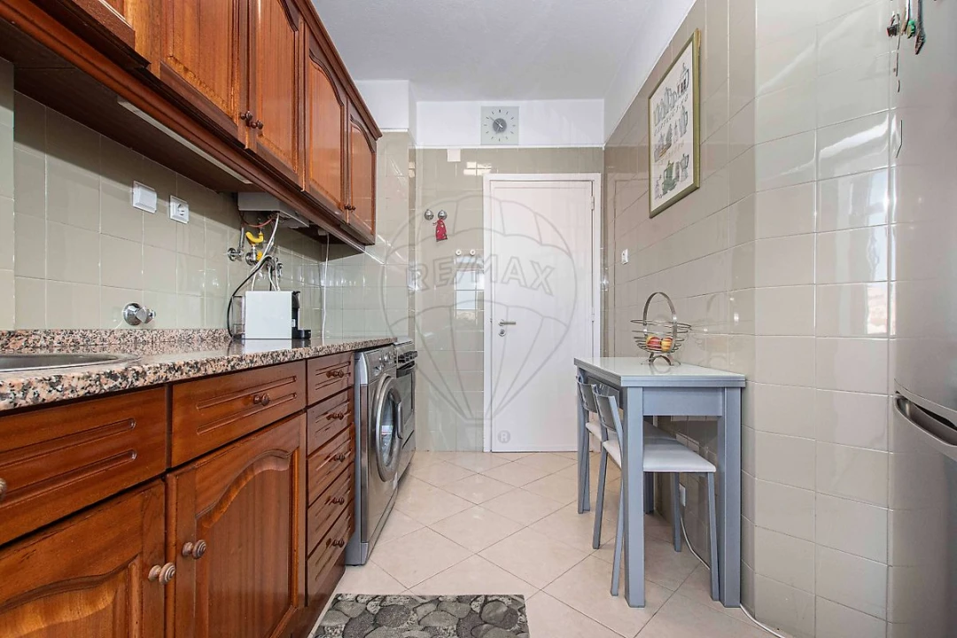 Apartamento T1 para Venda em Avenidas Novas Foto 12
