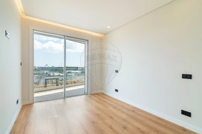 Apartamento T3 para Arrendamento em Carnaxide e Queijas