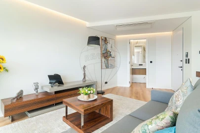 Apartamento T3 para Arrendamento em Carnaxide e Queijas