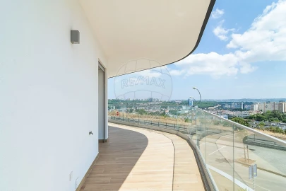 Apartamento T3 para Arrendamento em Carnaxide e Queijas