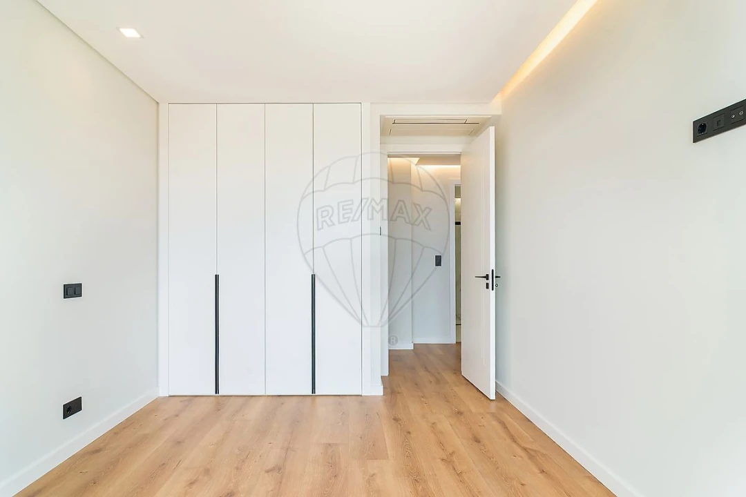 Apartamento T3 para Arrendamento em Carnaxide e Queijas Foto 12