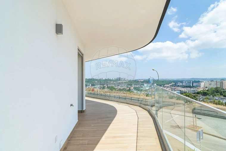Apartamento T3 para Arrendamento em Carnaxide e Queijas Foto 16