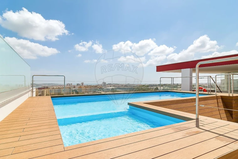 Apartamento T3 para Arrendamento em Carnaxide e Queijas Foto 2