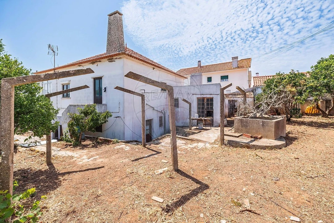 Moradia T4 para Venda em Santo Isidoro Foto 1